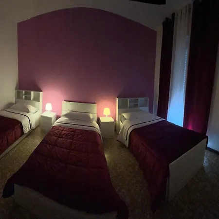 Aeroporto Room Bed & Breakfast 3*